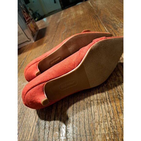 New Comfortview Holland Red Low Kitten Heel Shoes 8.5M Faux Suede Slip-On Dress - Picture 4 of 4